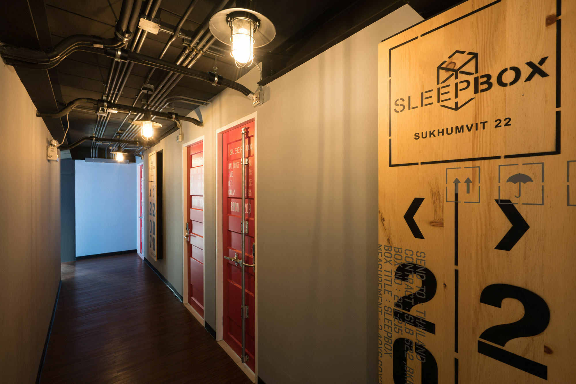 Hostel Sleep Box Sukhumvit 22 Bangkok Exterior foto